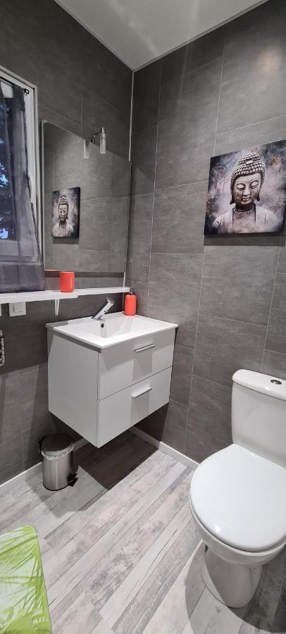 Avec Jacuzzi Apartment